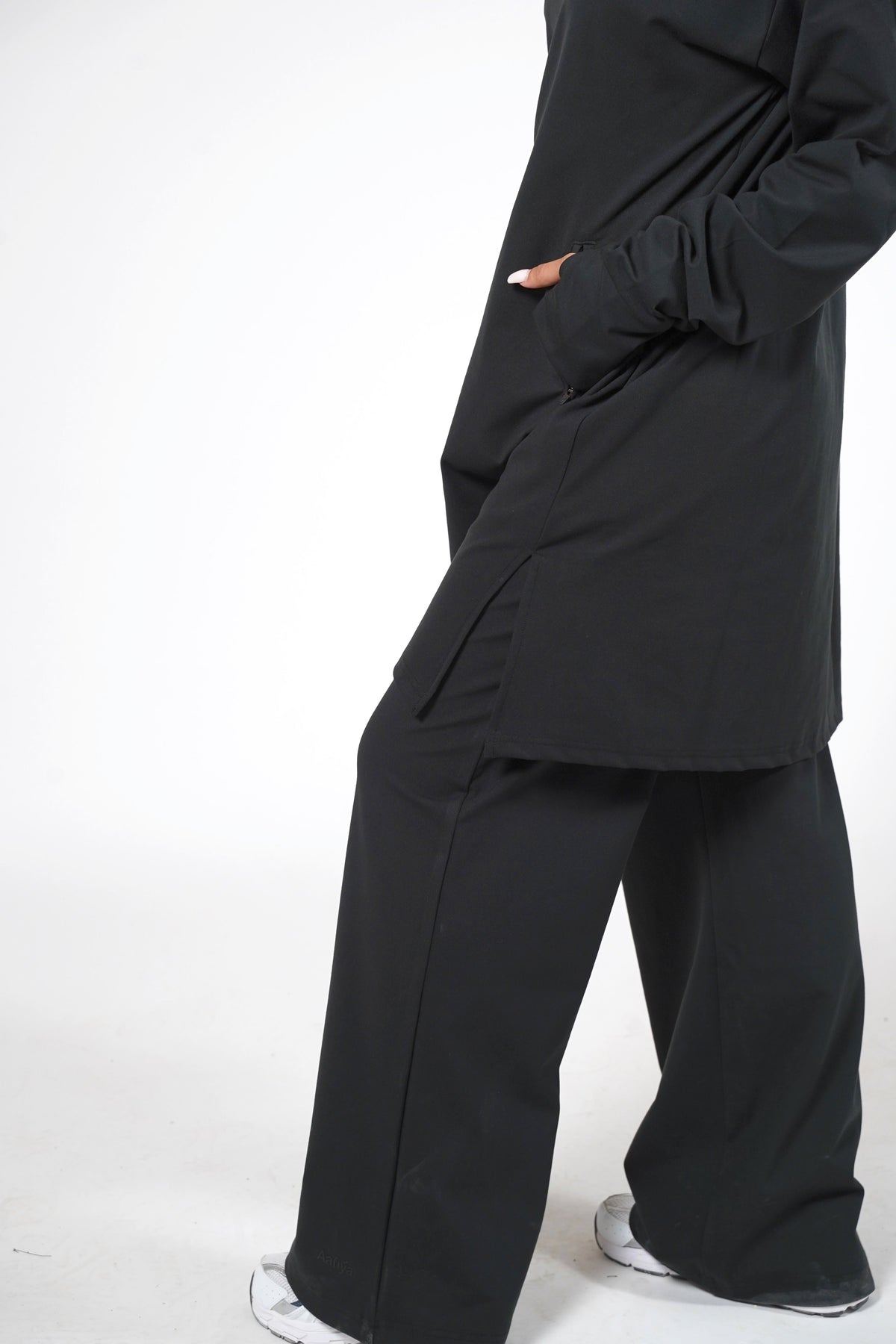 Aafiya Studio Essential Flow Tunic in Midnight Veil (black) – view 3