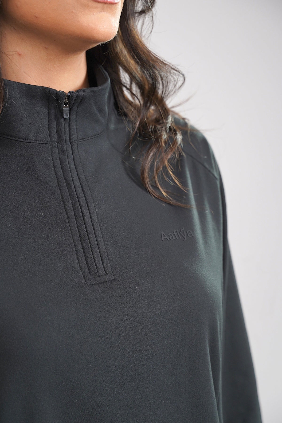 Aafiya Studio Essential Line Tunic in Midnight Veil (black) – view 8