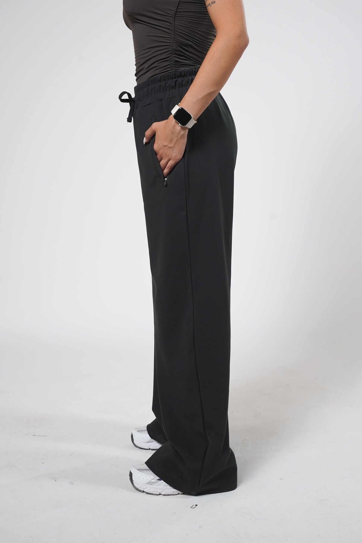 Aafiya Studio Essential Wide Pants in Midnight Veil (black) – view 3