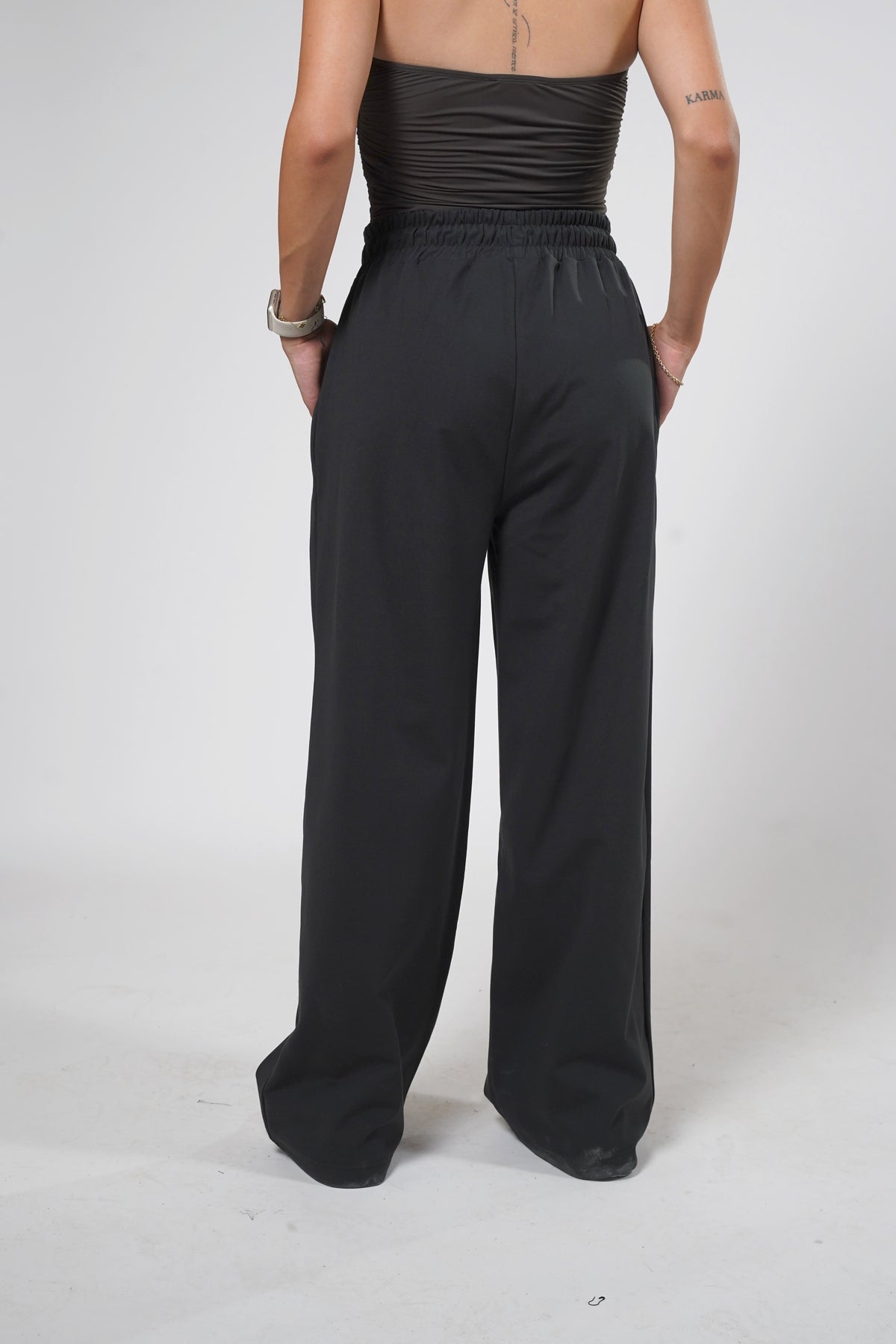 Aafiya Studio Essential Wide Pants in Midnight Veil (black) – view 4