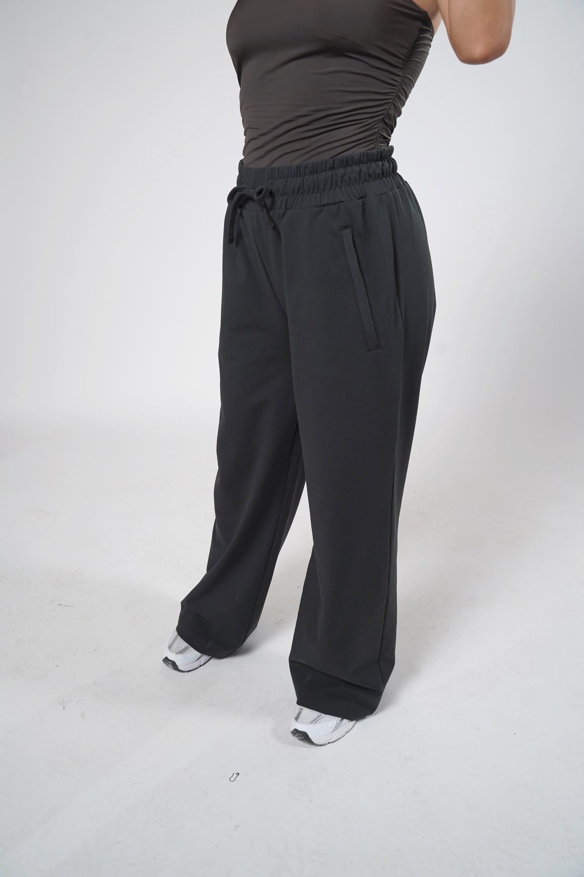 Aafiya Studio Essential Wide Pants in Midnight Veil (black) – view 6
