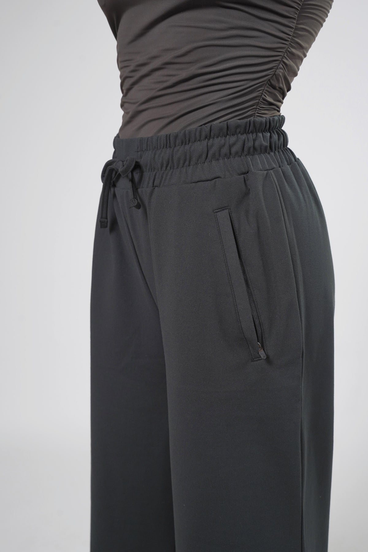 Aafiya Studio Essential Wide Pants in Midnight Veil (black) – view 7